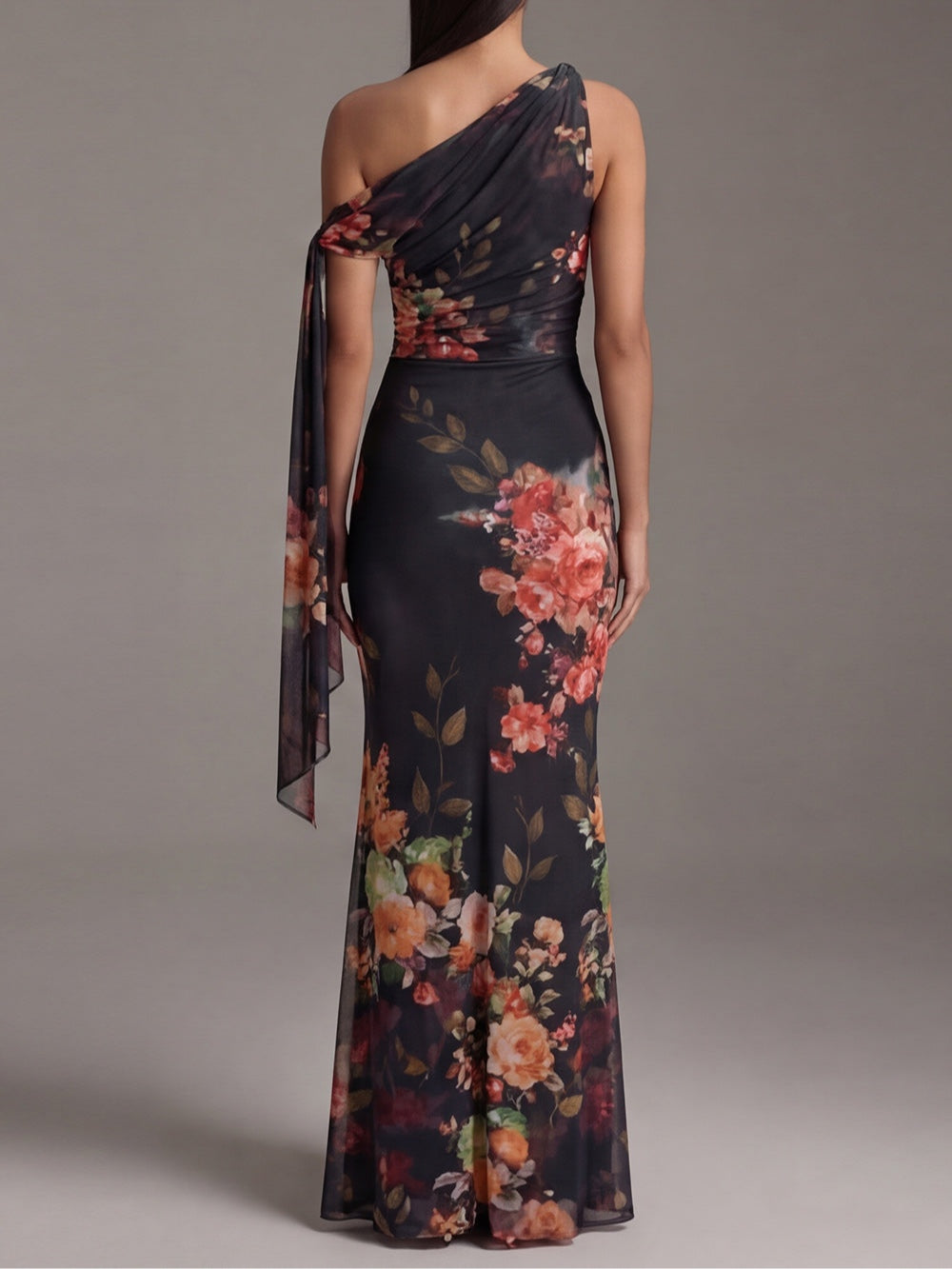Abito Maxi Plissettato in Chiffon Stampato Nero con Spalla Scoperta