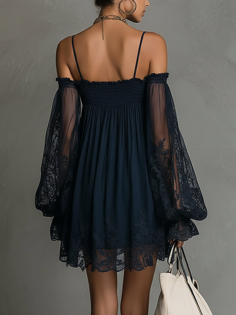 Noemi | Mini abito in chiffon blu navy con scollatura off-the-shoulder, rifiniture in pizzo e maniche trasparenti