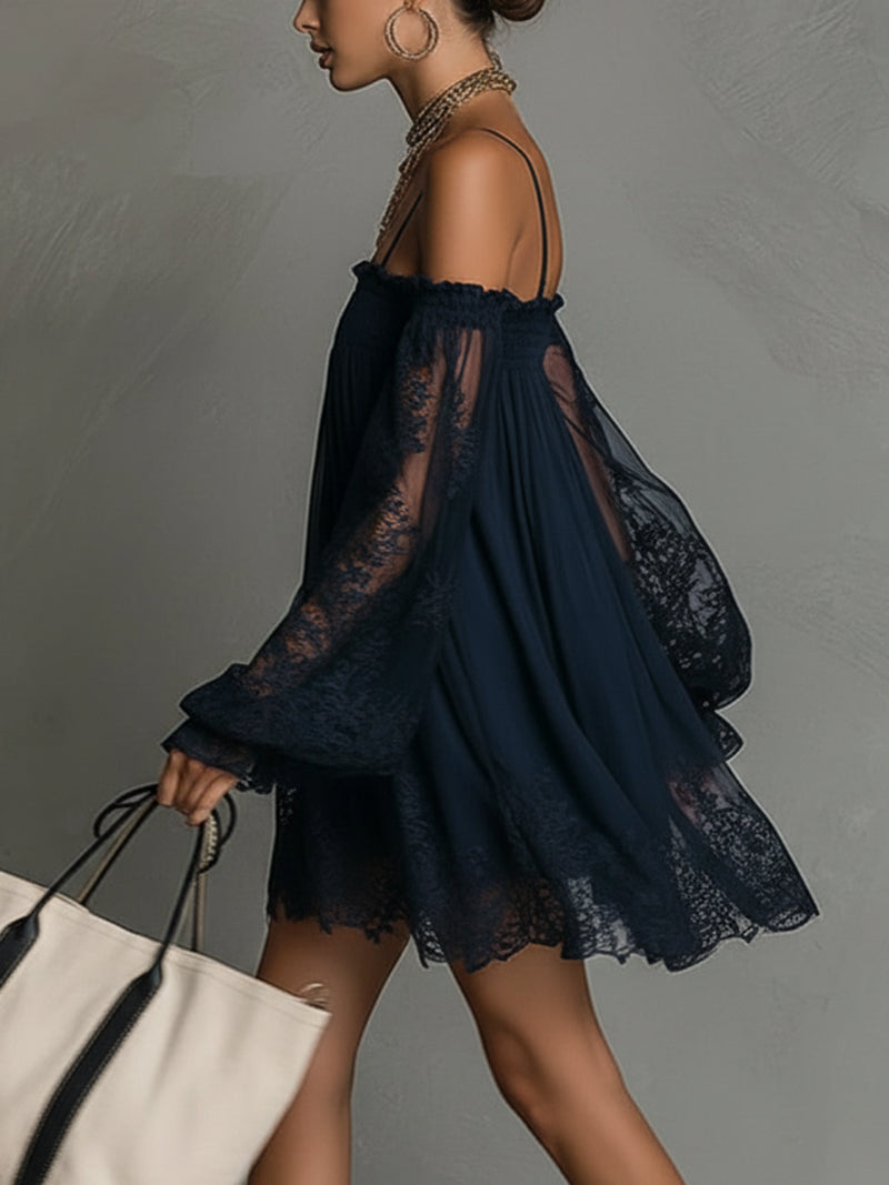 Noemi | Mini abito in chiffon blu navy con scollatura off-the-shoulder, rifiniture in pizzo e maniche trasparenti