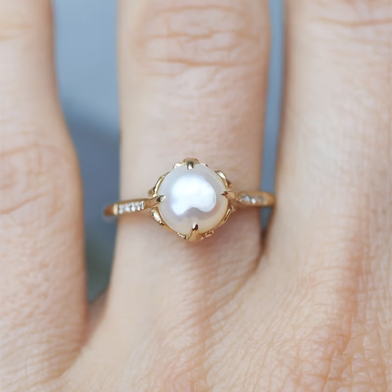 Anello Delicato in Perle e Cristalli