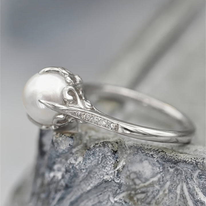 Anello Delicato in Perle e Cristalli