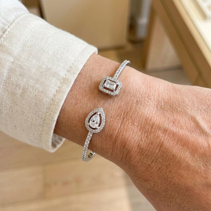 Bracciale Aperto in Oro con Due Pietre