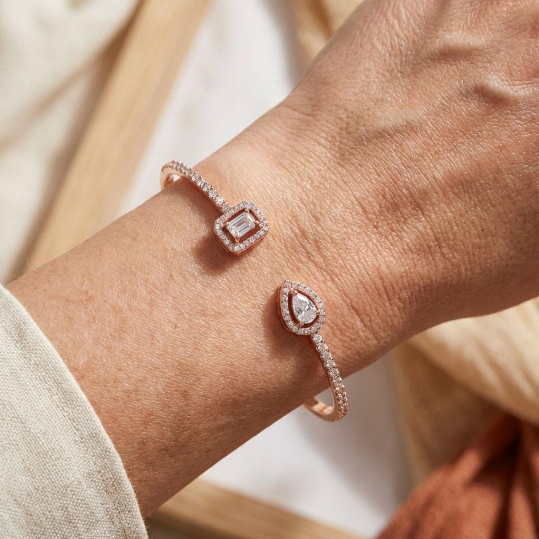 Bracciale Aperto in Oro con Due Pietre