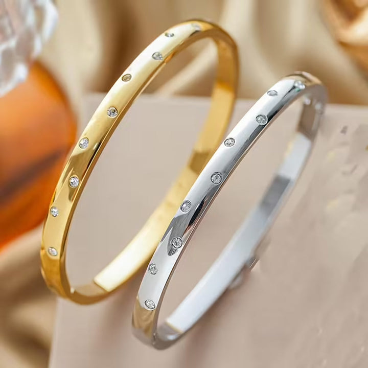 Bracciale in Zirconia Dorata Senza Tempo
