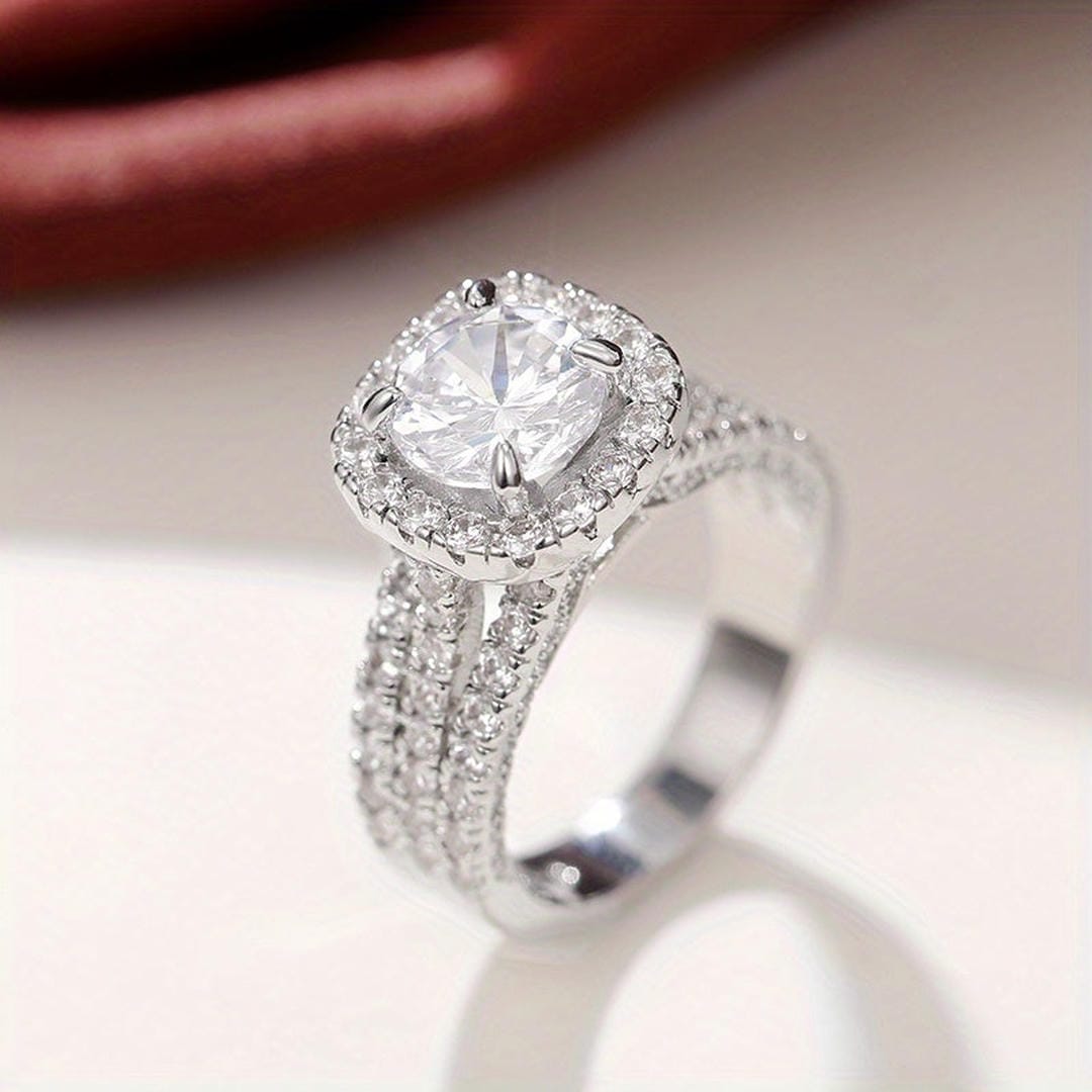 Anello Dichiarativo Pavé a Halo a Cuscino