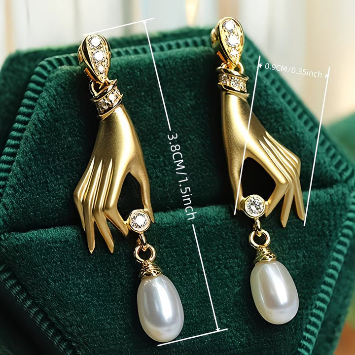 Orecchini in Perla con Mano Elegante