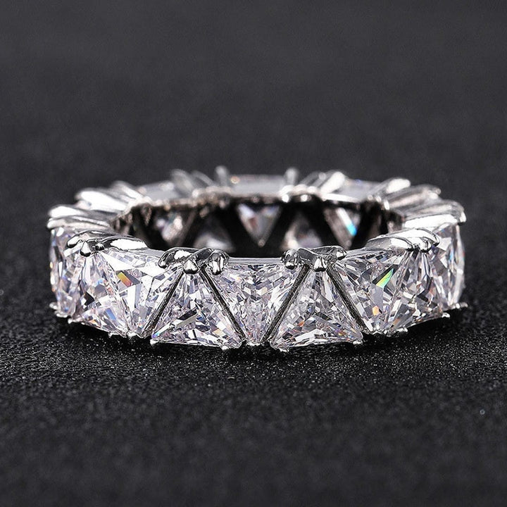 Anello Vintage a Triangolo con Pietra
