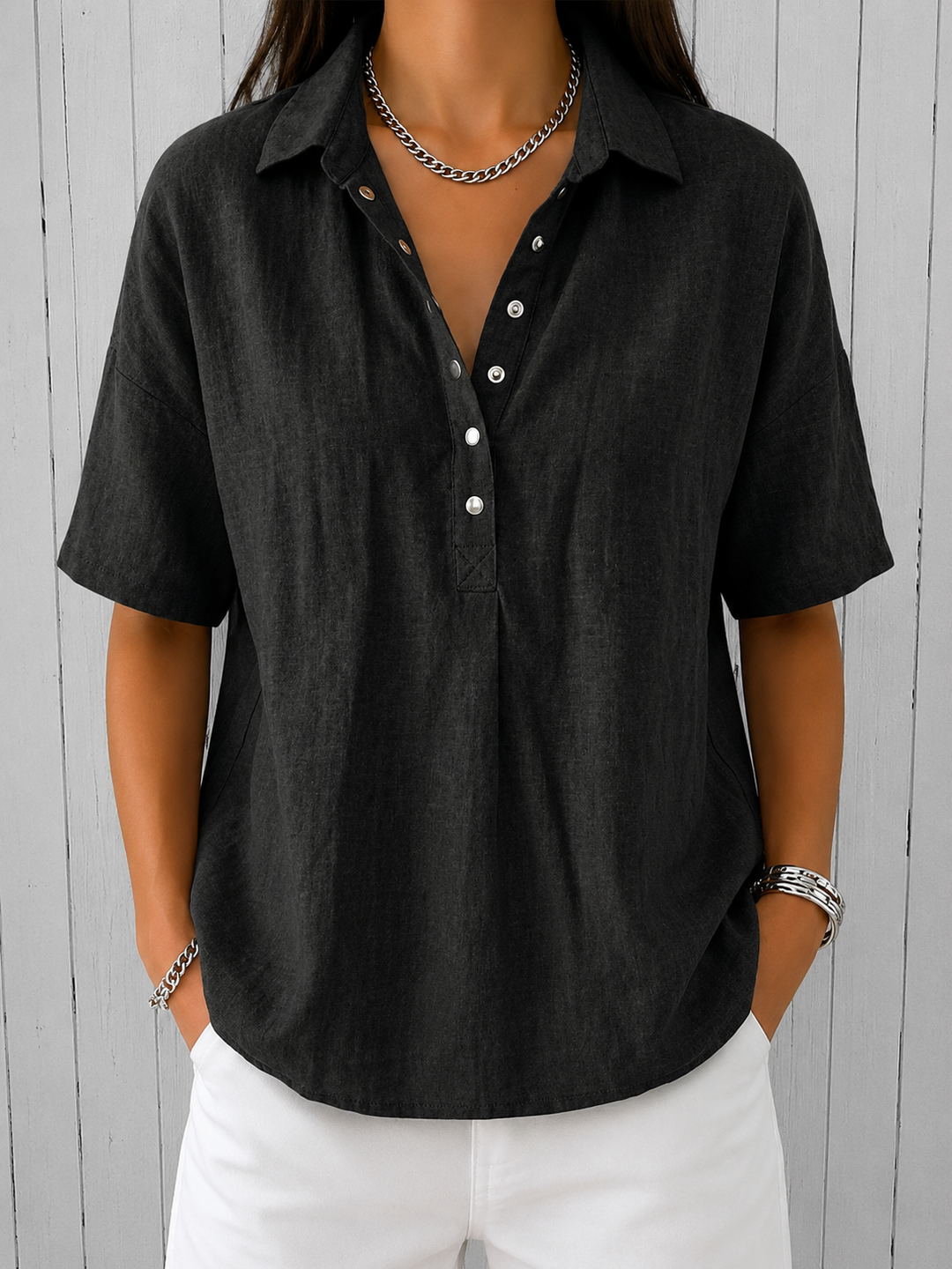 Ava | Blusa con Collo e Dettagli con Bottone