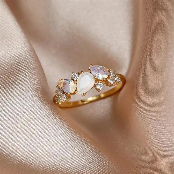 Anello Vintage in Pietra di Luna Dorata