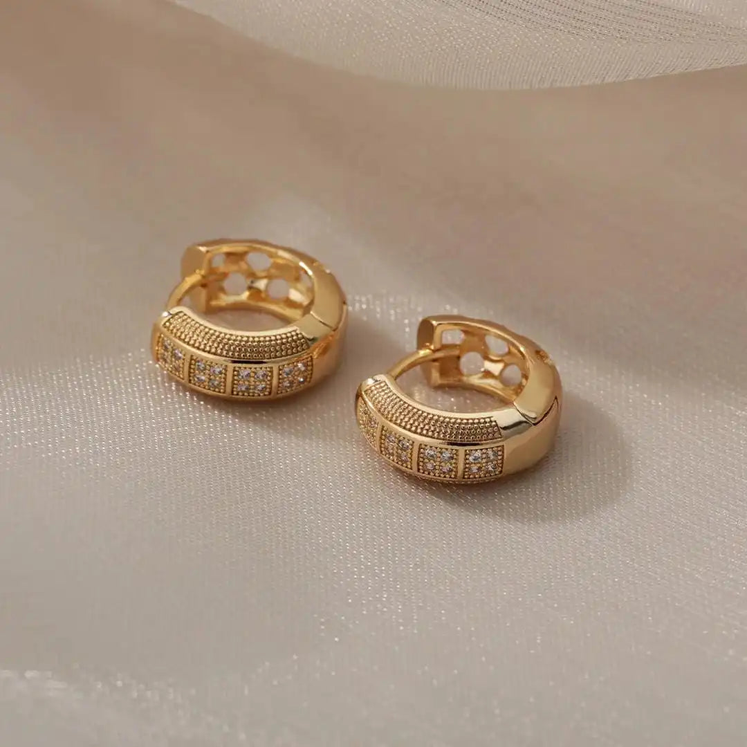 Orecchini a cerchio in zirconia cubica senza tempo