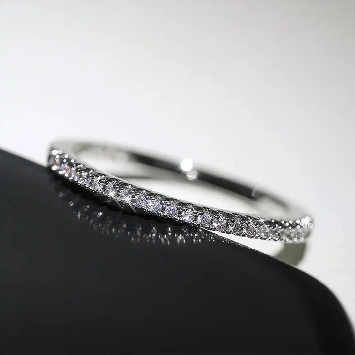 Anello Minimalista Elyse in Zirconia