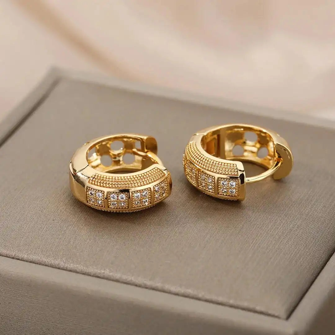 Orecchini a cerchio in zirconia cubica senza tempo