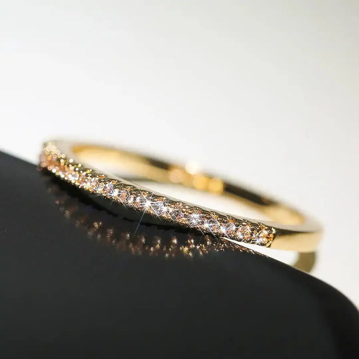 Anello Minimalista Elyse in Zirconia