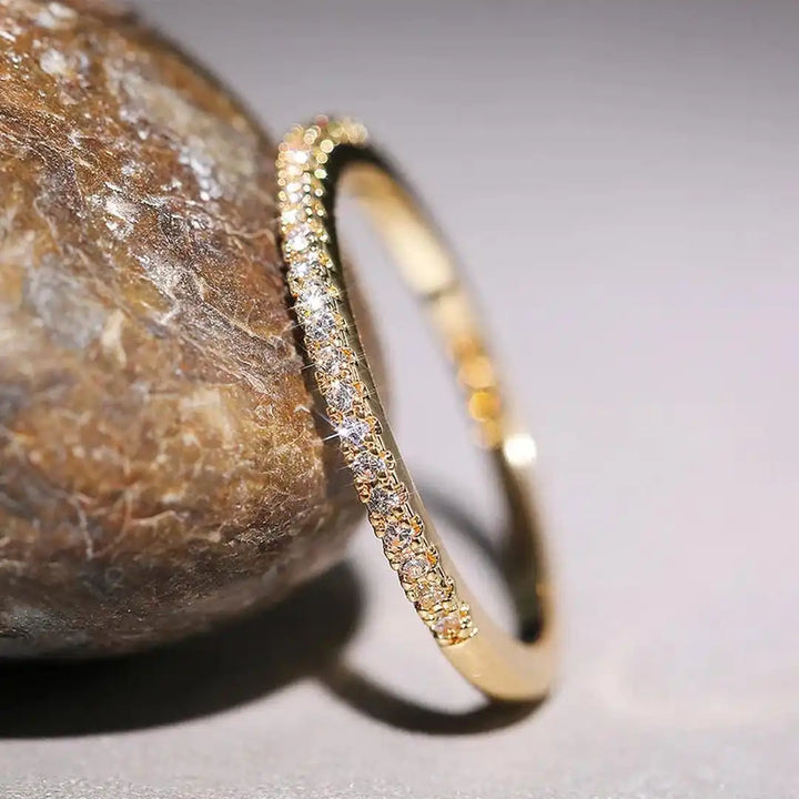 Anello Minimalista Elyse in Zirconia
