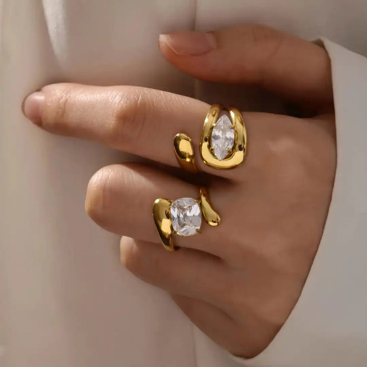 Anello in Zirconia a Goccia d'Acqua in Oro Senza Tempo