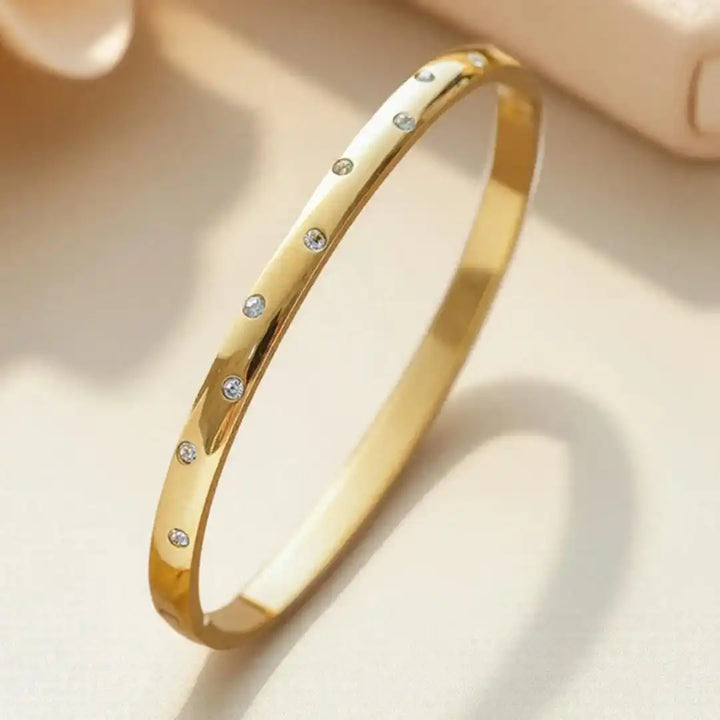 Bracciale in Zirconia Dorata Senza Tempo
