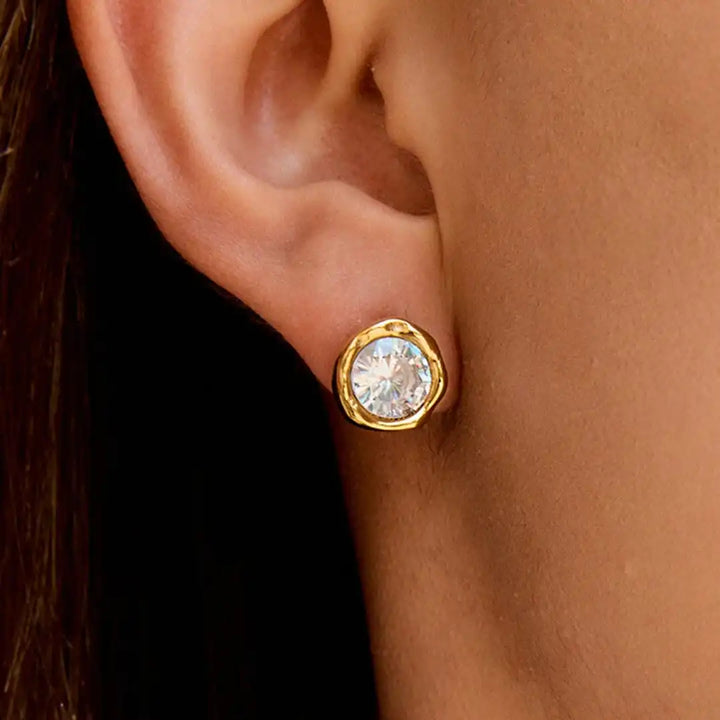 Orecchini Rotondi in Zirconia Oro Senza Tempo