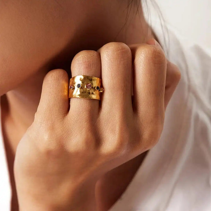 Anello Vintage in Oro con Zirconia Cubica