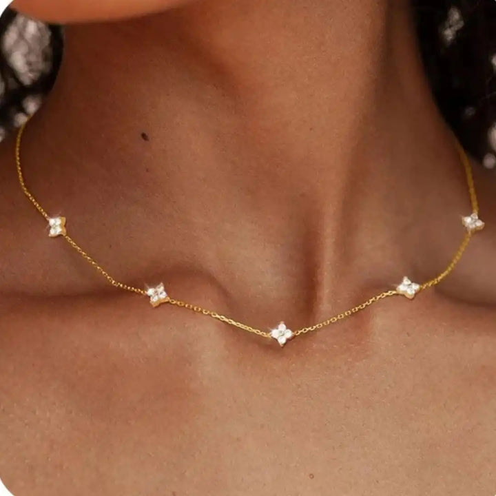 Collana in Zirconia Incastonata a Fiori