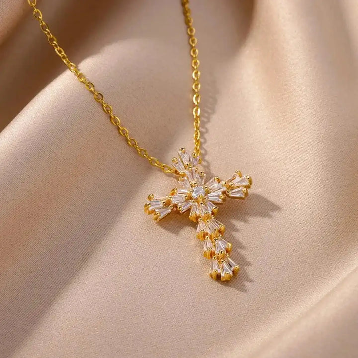Collana a Croce in Zirconia Argento Senza Tempo