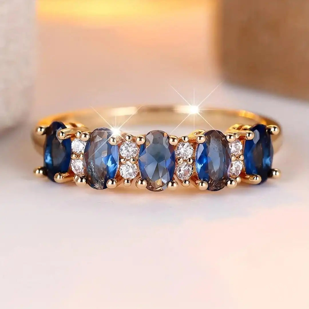Anello a Fascia con Accenti Ovali Alternati