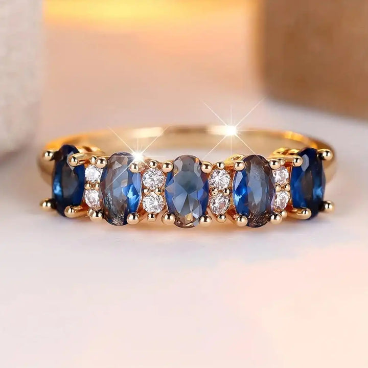 Anello a Fascia con Accenti Ovali Alternati