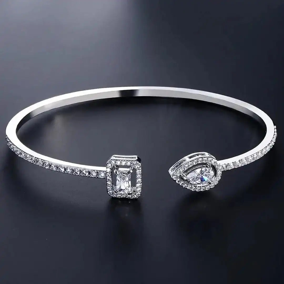Bracciale Aperto in Oro con Due Pietre