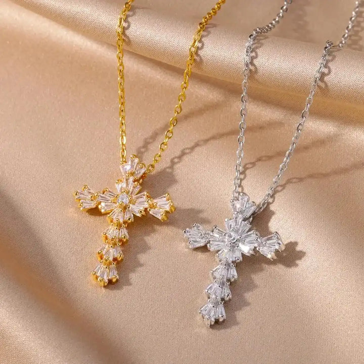 Collana a Croce in Zirconia Argento Senza Tempo