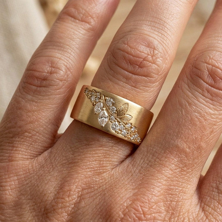 Anello Foglia in Zirconia con Incastonatura Dorata