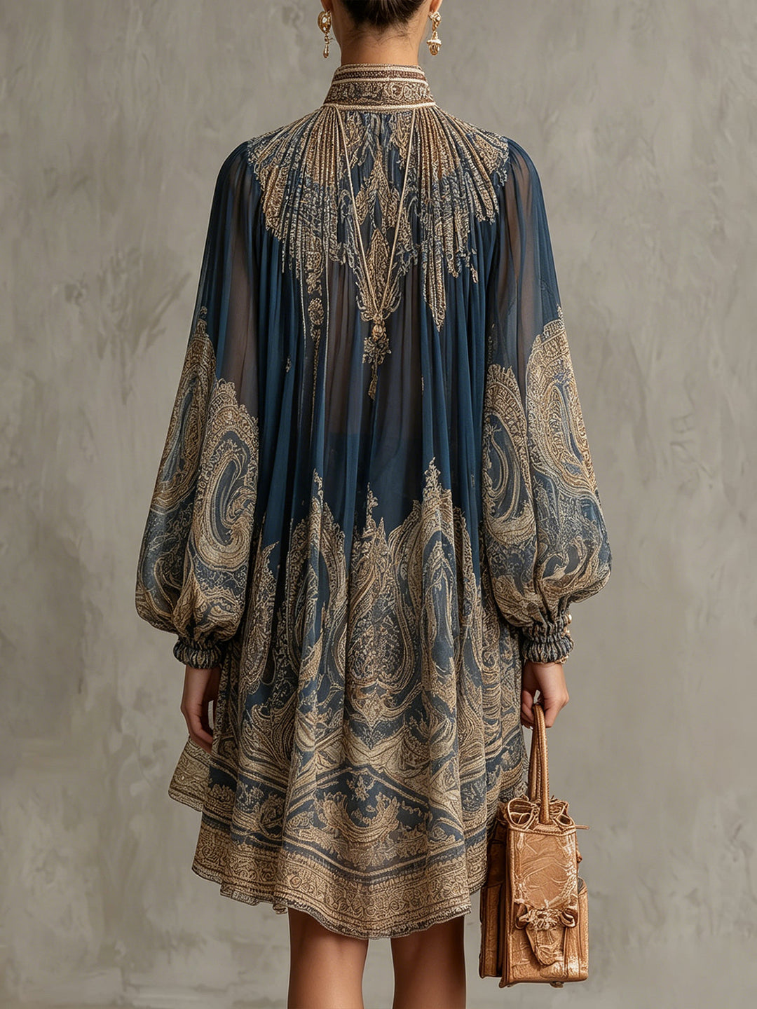Abito Mini in Chiffon Irregolare con Stampa Barocca Blu Navy e Collo Alto