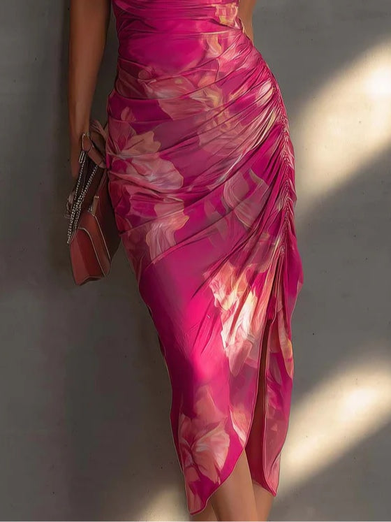 Abito bodycon senza maniche con stampa floreale fucsia e spacco laterale arricciato