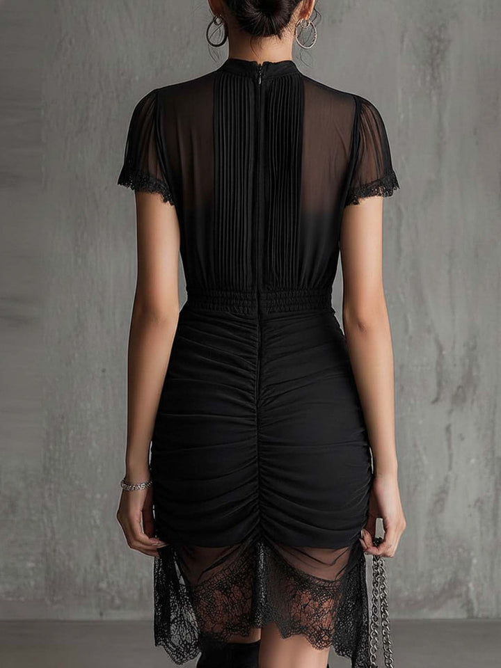 Abito Mini in Chiffon Nero con Vita Plissettata e Bordo in Pizzo