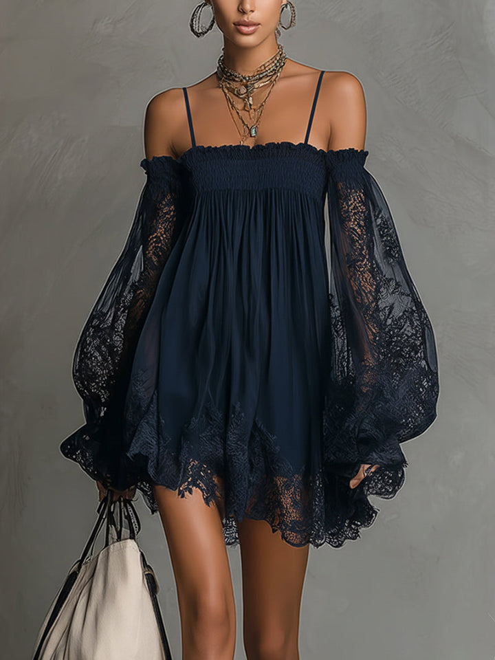 Noemi | Mini abito in chiffon blu navy con scollatura off-the-shoulder, rifiniture in pizzo e maniche trasparenti