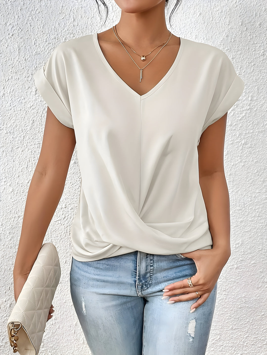 BELLA | Maglietta V-Neck con Dettaglio a Torciglione Classico