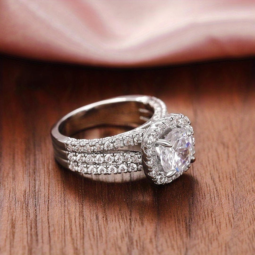 Anello Dichiarativo Pavé a Halo a Cuscino