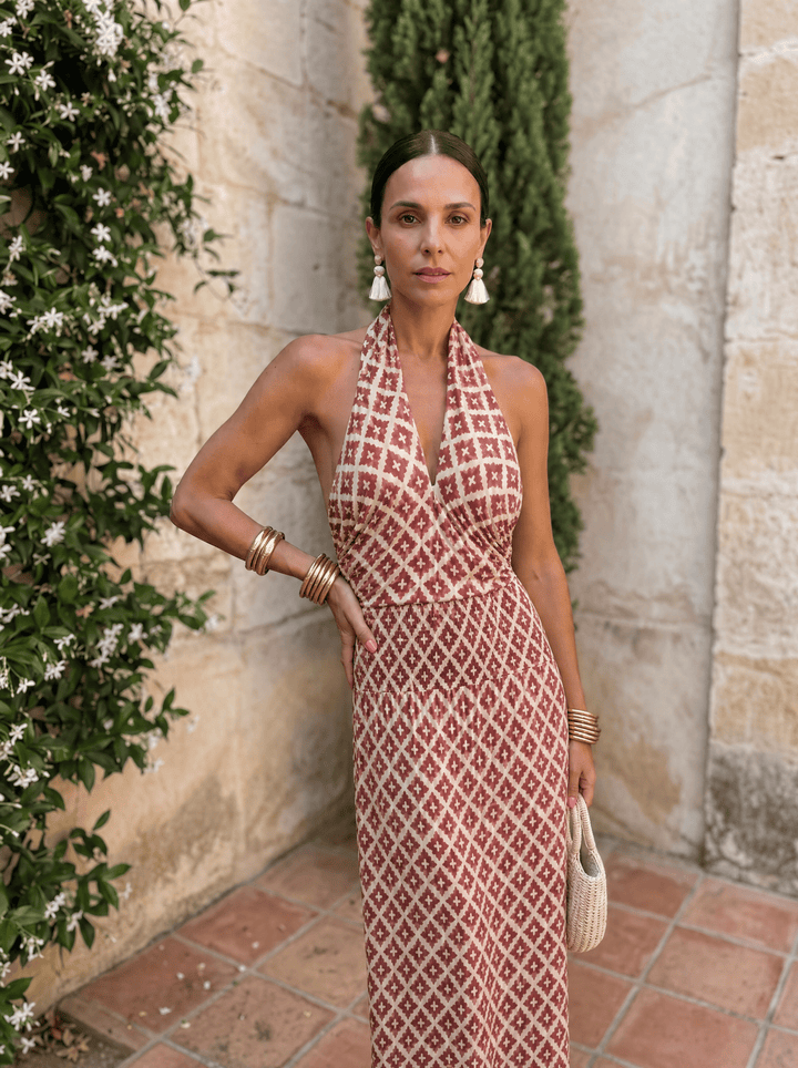 Insieme elegante con spalle scoperte