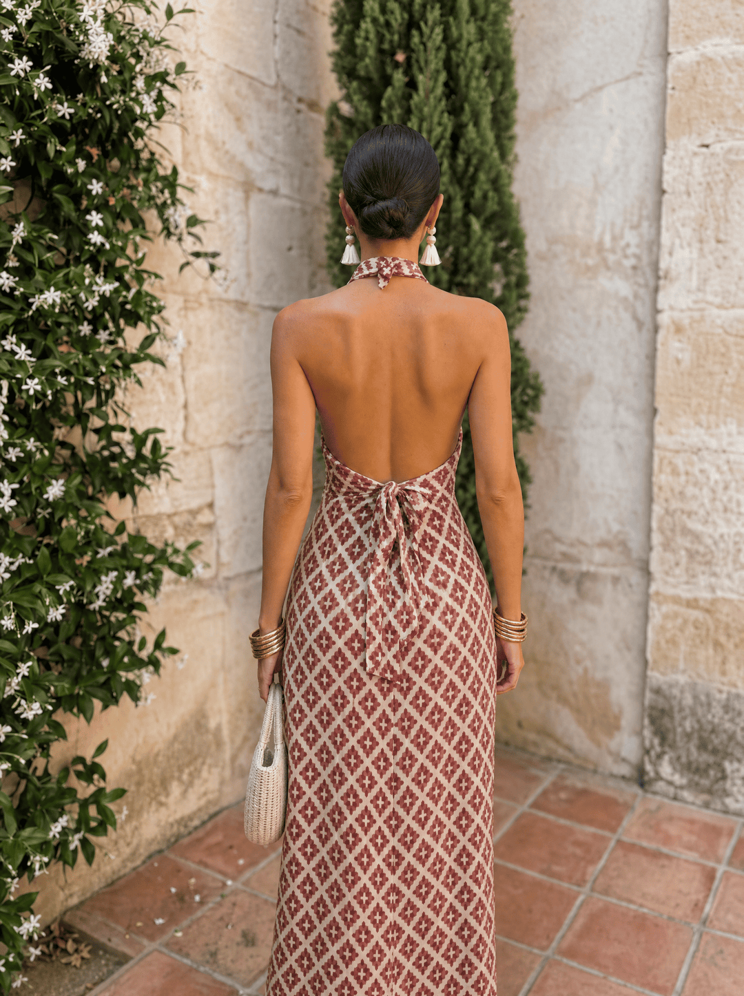 Insieme elegante con spalle scoperte