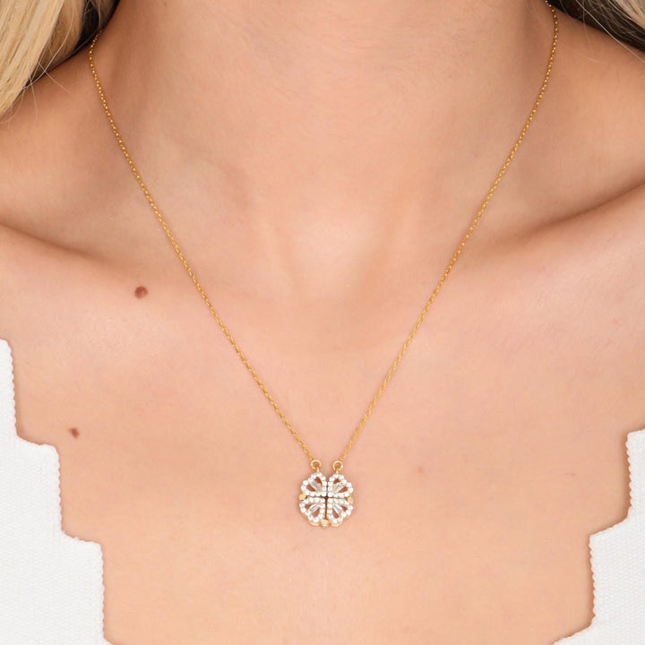 Collana Trifoglio Dorato con Pendente a Cuore in Pietra Zircone