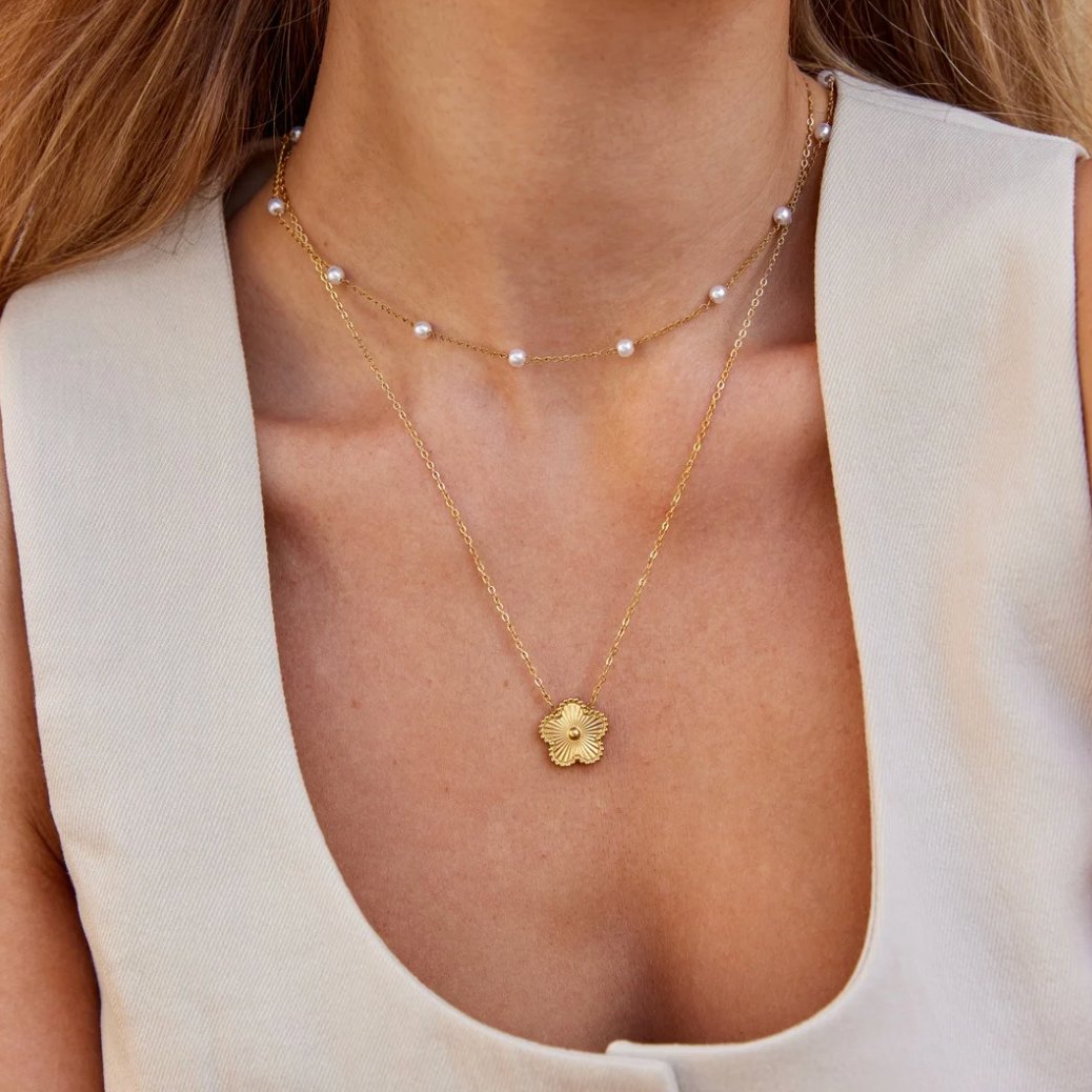 Collana d'Oro con Perle Senza Tempo
