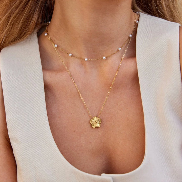 Collana d'Oro con Perle Senza Tempo
